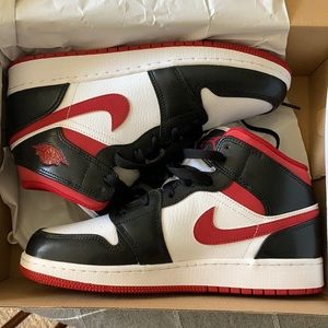 Air Jordan 1 Mids. Size boys 7y/ women’s 8.5